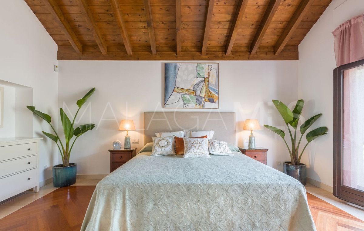 Villa for sale in Guadalmina Baja