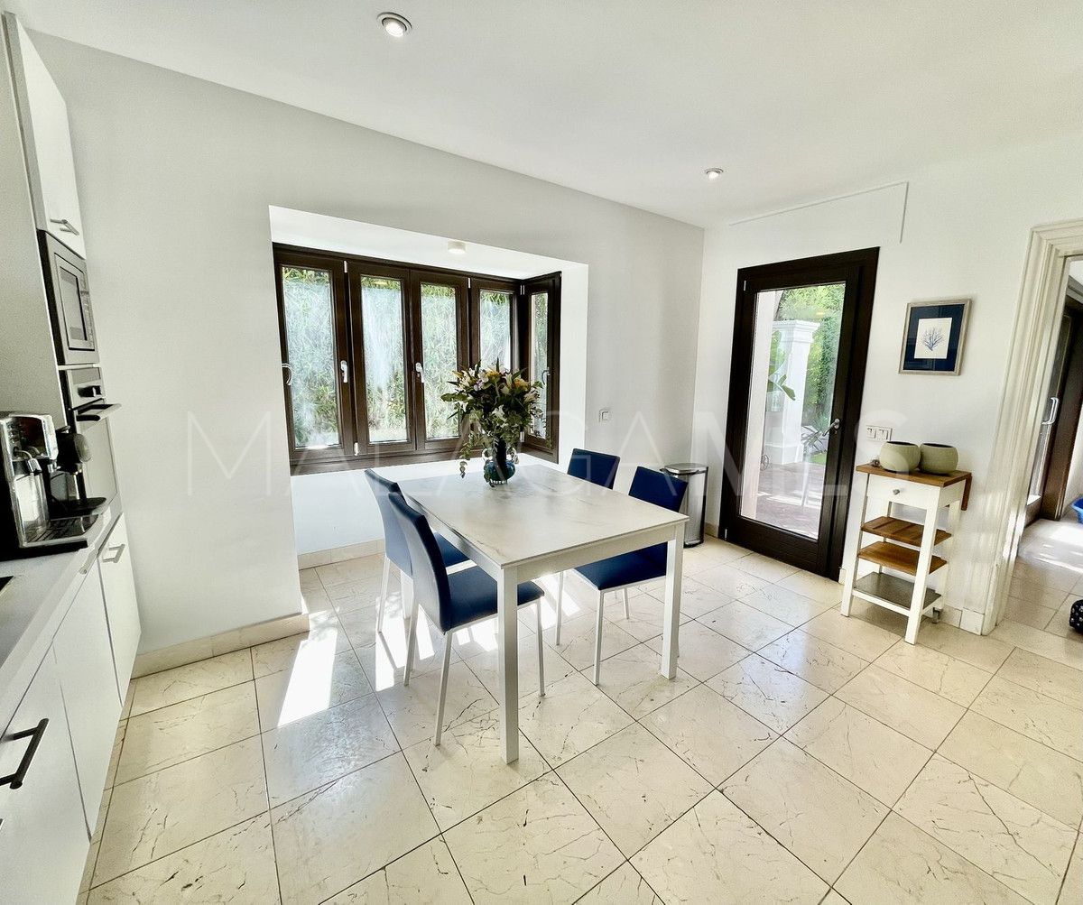 Villa for sale in Guadalmina Baja