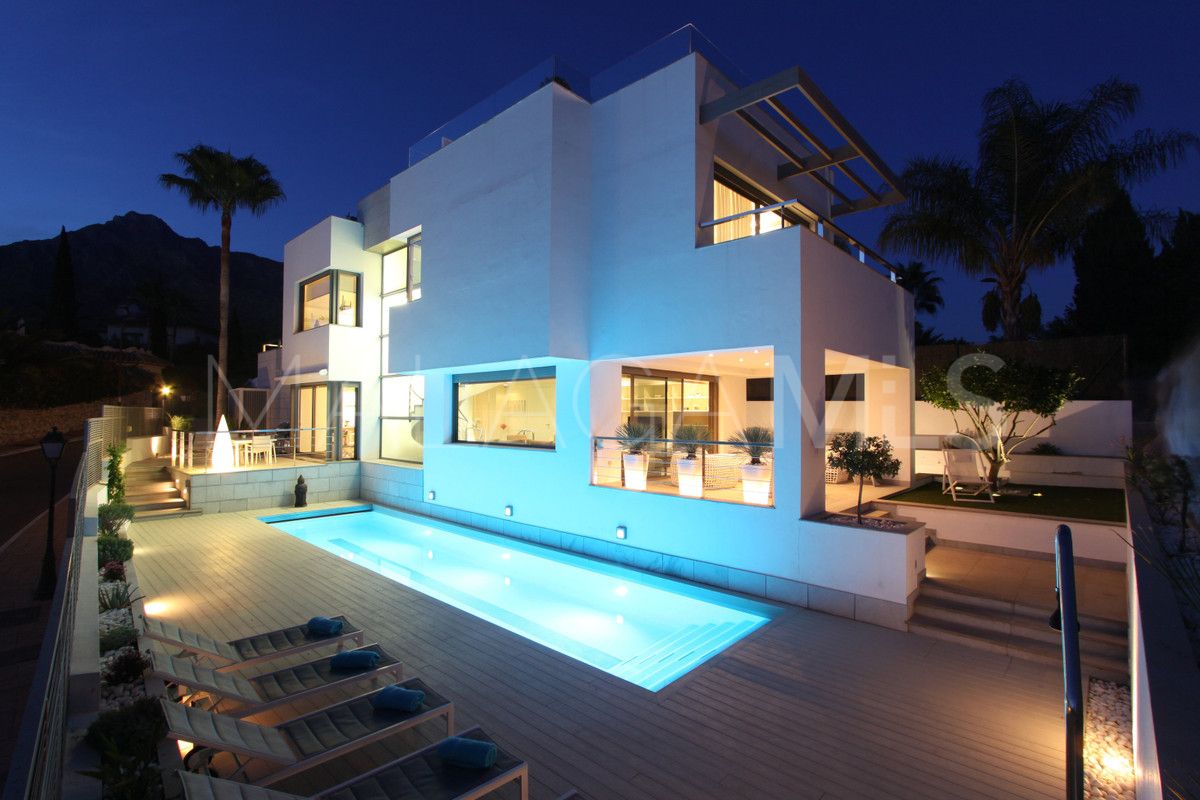 Se vende villa in Marbella Ciudad with 4 bedrooms