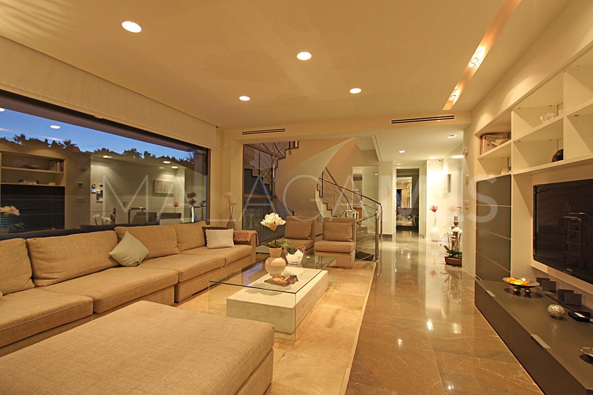 Se vende villa in Marbella Ciudad with 4 bedrooms