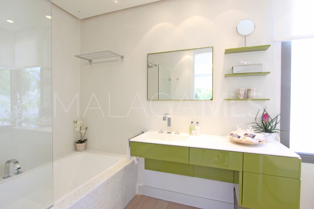 Se vende villa in Marbella Ciudad with 4 bedrooms