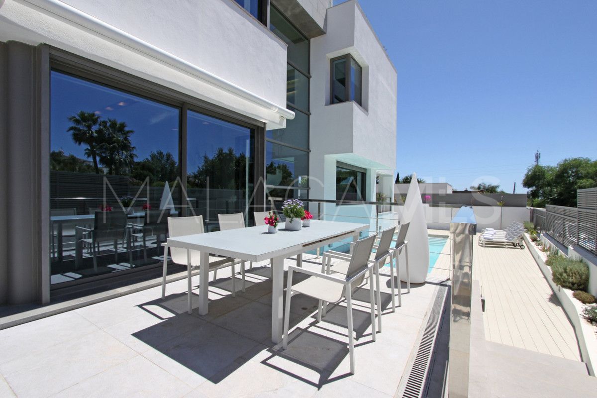 Se vende villa in Marbella Ciudad with 4 bedrooms