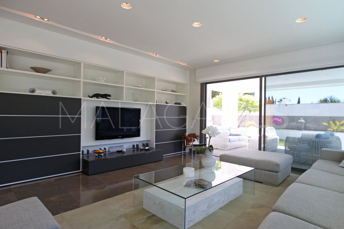 Se vende villa in Marbella Ciudad with 4 bedrooms