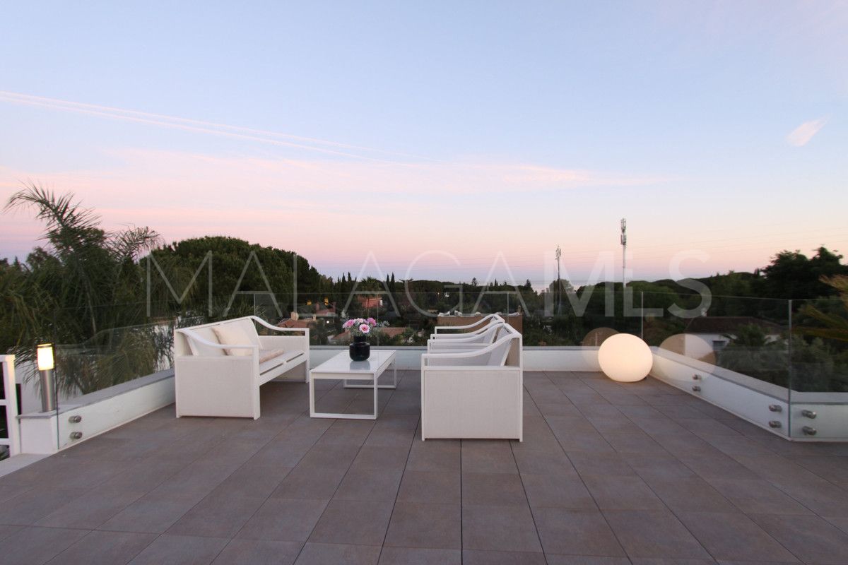 Se vende villa in Marbella Ciudad with 4 bedrooms