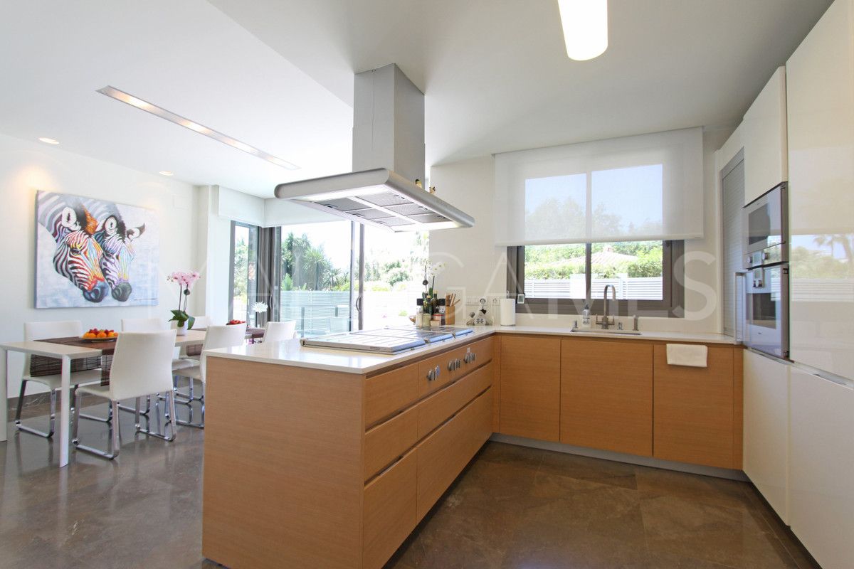 Se vende villa in Marbella Ciudad with 4 bedrooms