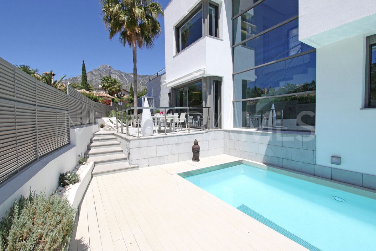Se vende villa in Marbella Ciudad with 4 bedrooms