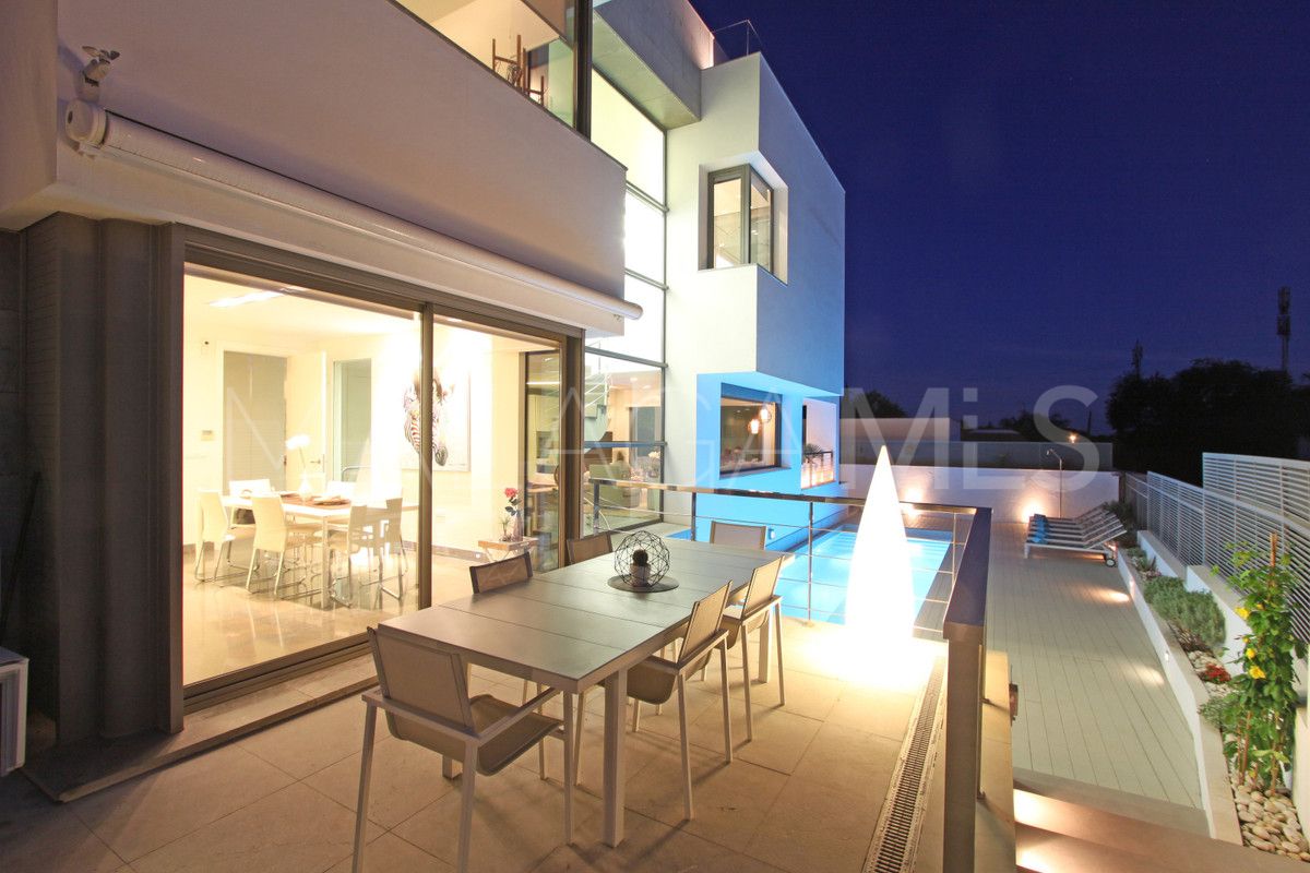 Se vende villa in Marbella Ciudad with 4 bedrooms
