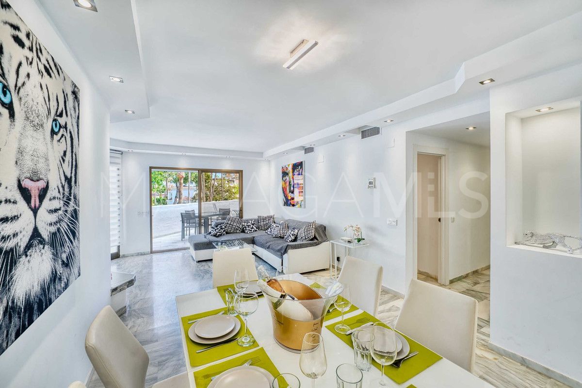 Apartamento a la venta in Elviria with 2 bedrooms