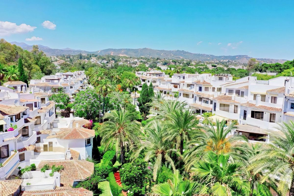 Apartamento a la venta in Elviria with 2 bedrooms