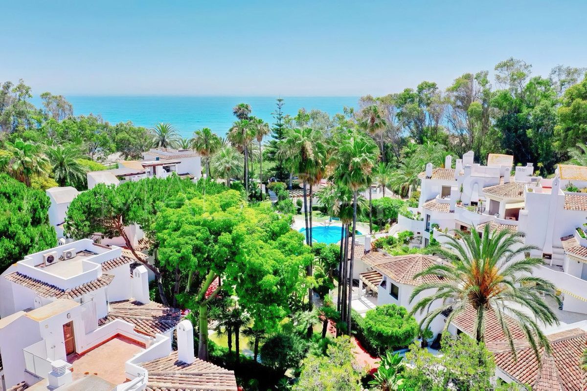 Apartamento a la venta in Elviria with 2 bedrooms