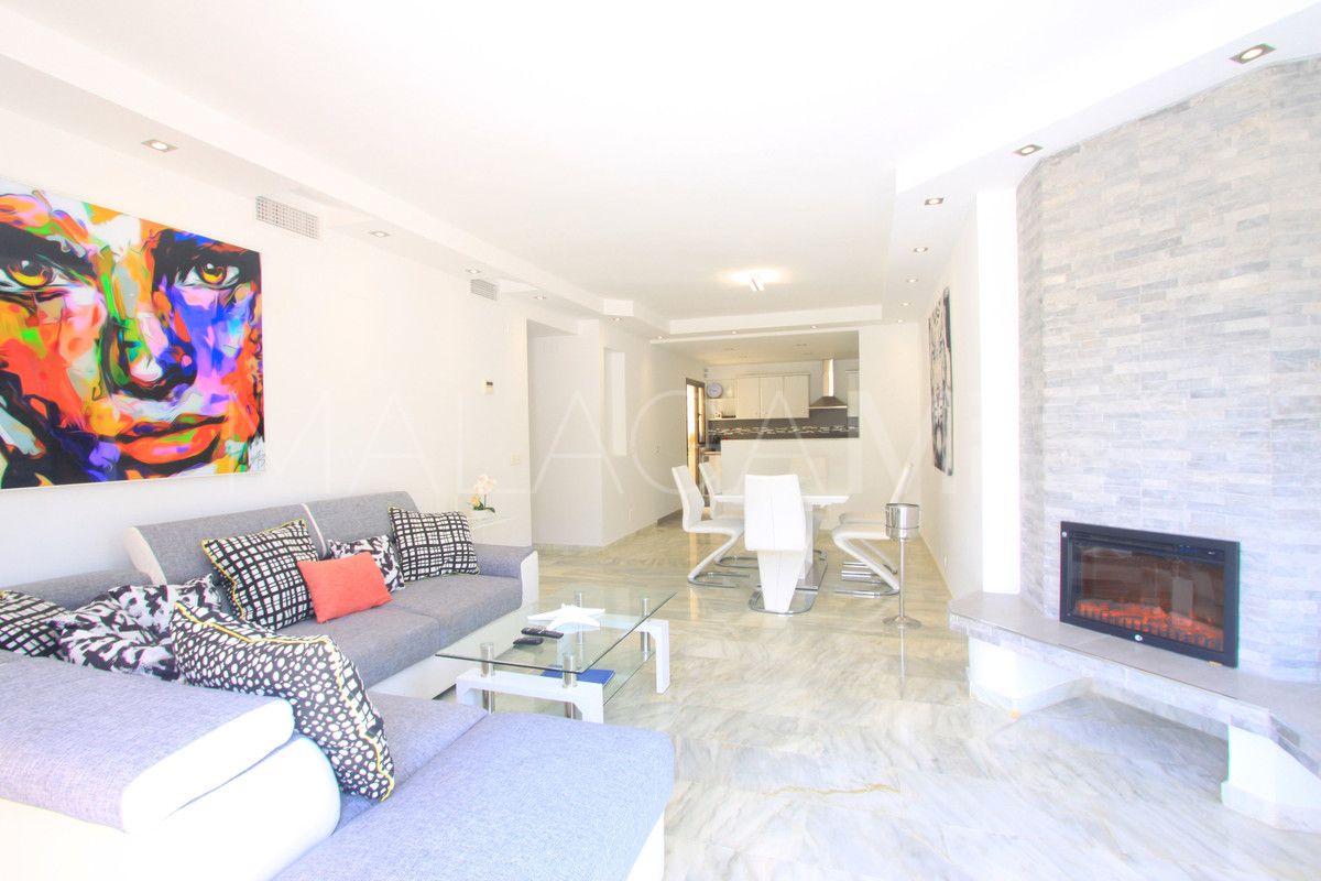 Apartamento a la venta in Elviria with 2 bedrooms