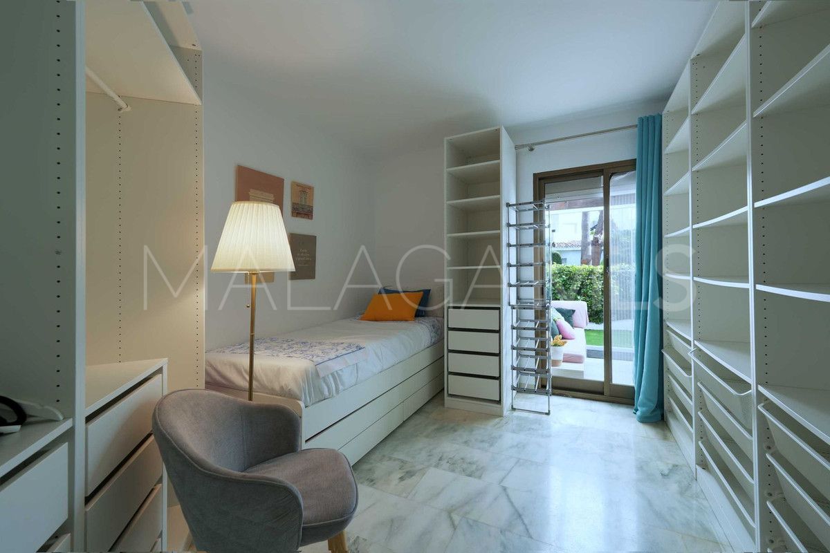 Markplanslägenhet for sale in Elviria