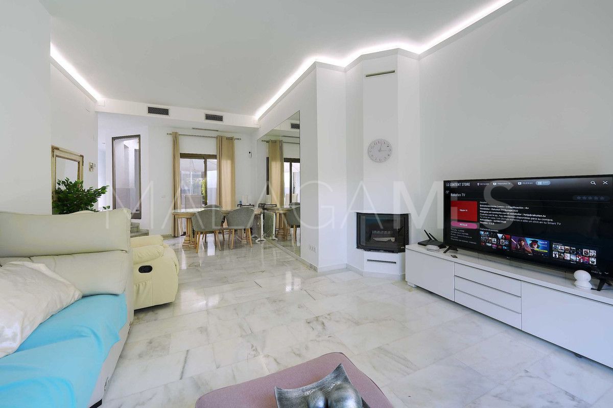 Markplanslägenhet for sale in Elviria