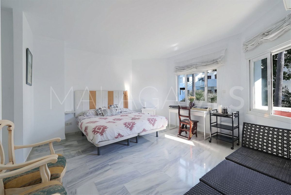Markplanslägenhet for sale in Elviria