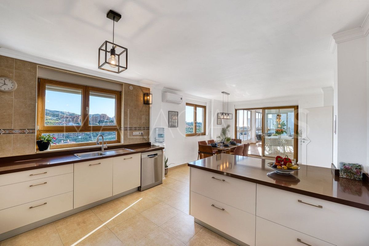 Villa for sale in Elviria