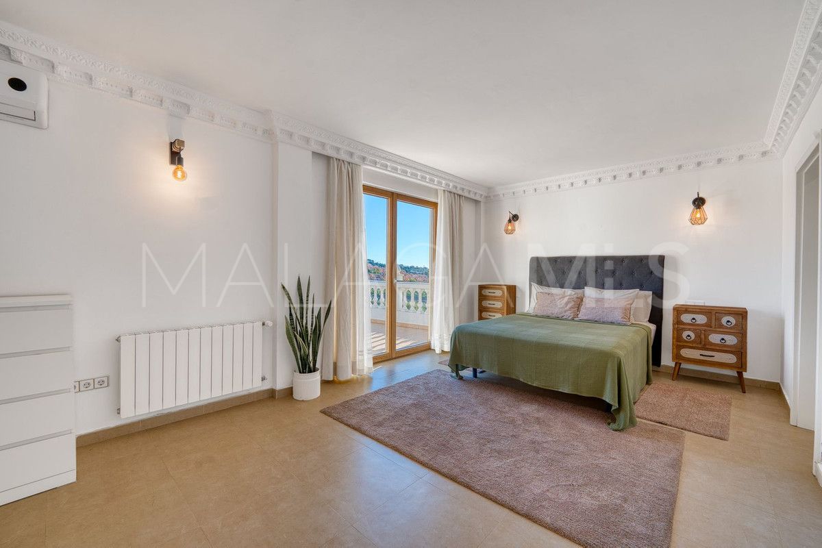 Villa for sale in Elviria