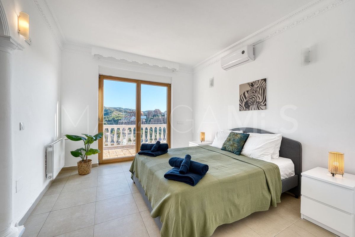 Villa for sale in Elviria