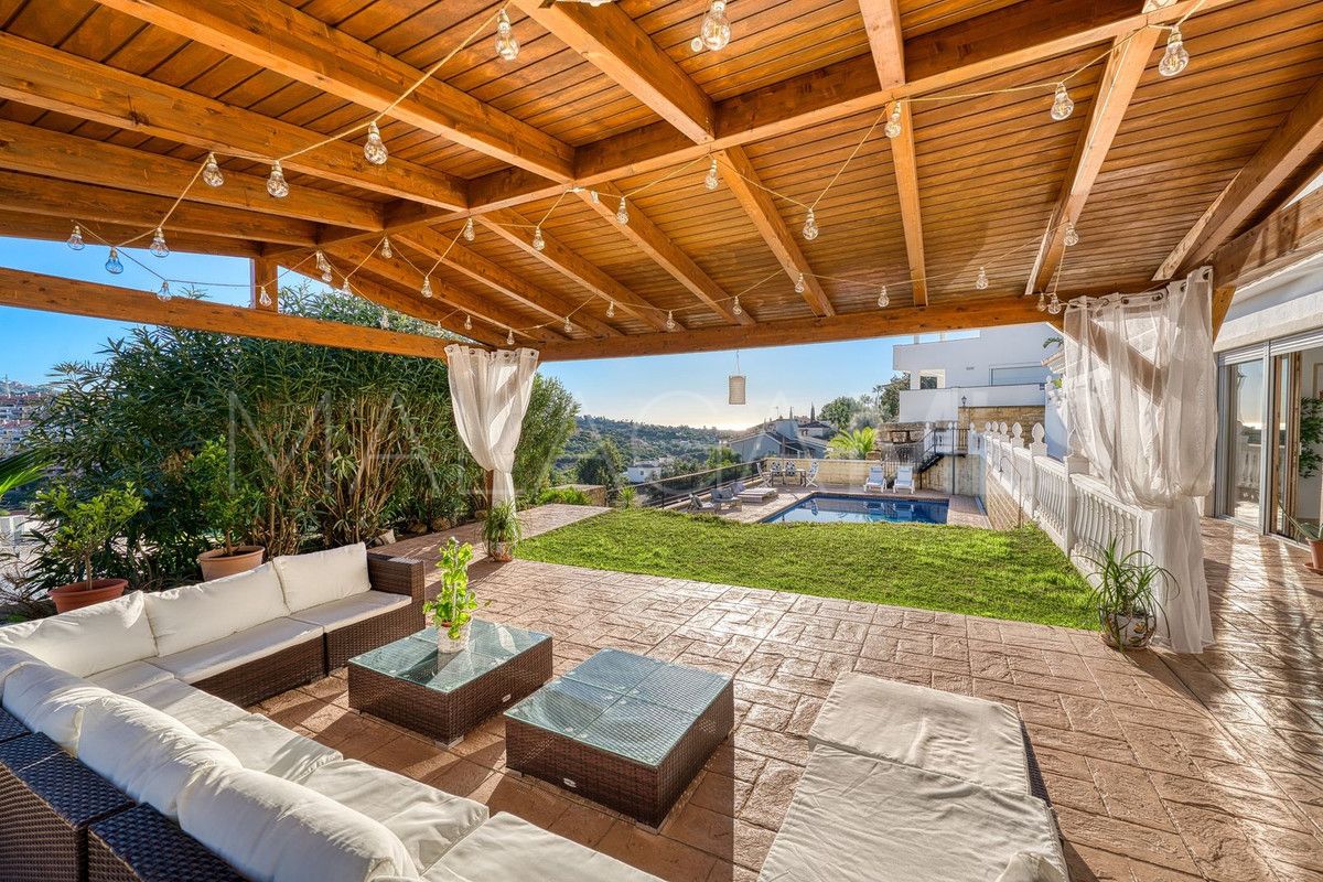 Villa for sale in Elviria