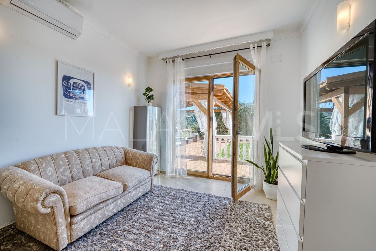Villa for sale in Elviria