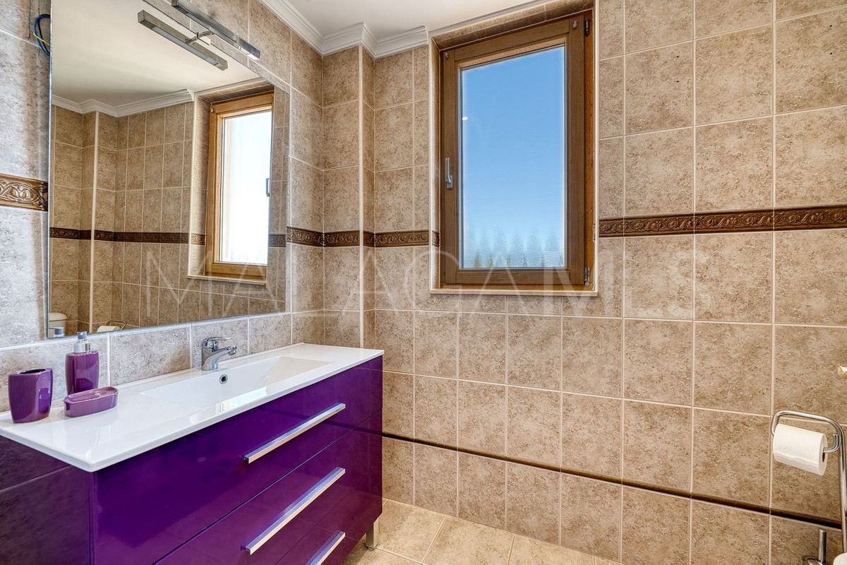 Villa for sale in Elviria