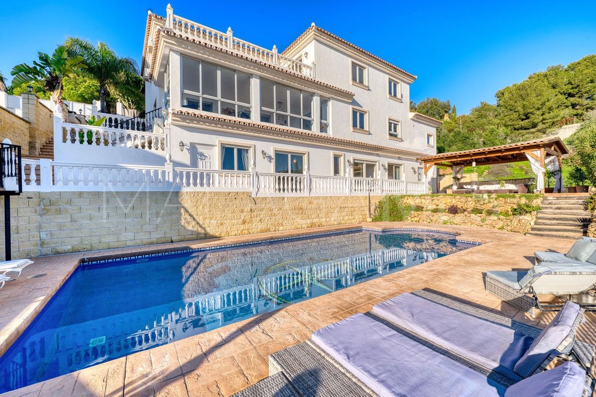 Villa for sale in Elviria