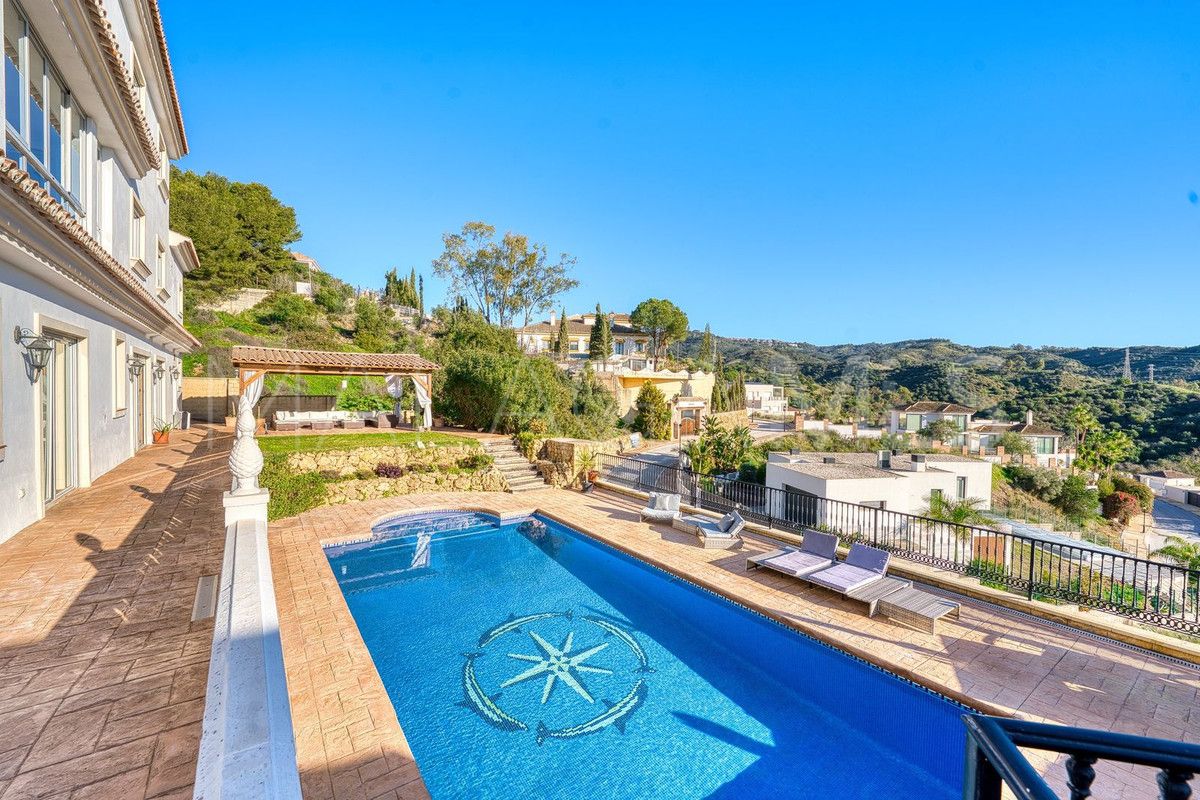 Villa for sale in Elviria