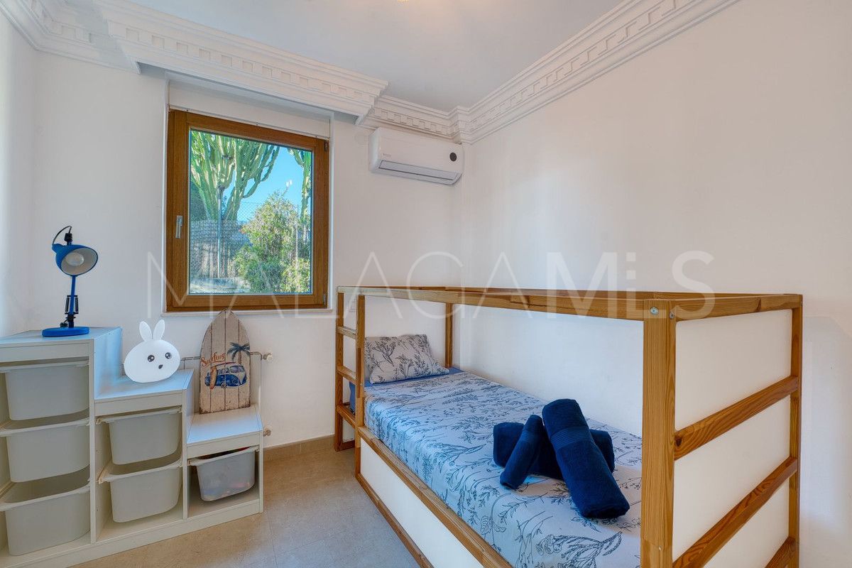 Villa for sale in Elviria