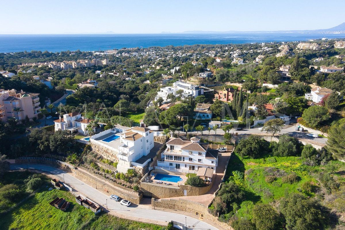 Villa for sale in Elviria
