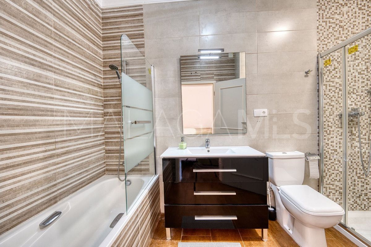 Villa for sale in Elviria