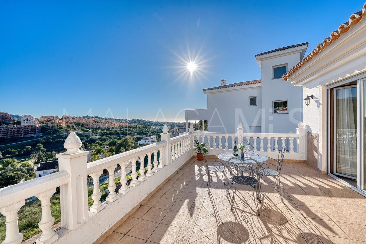 Villa for sale in Elviria