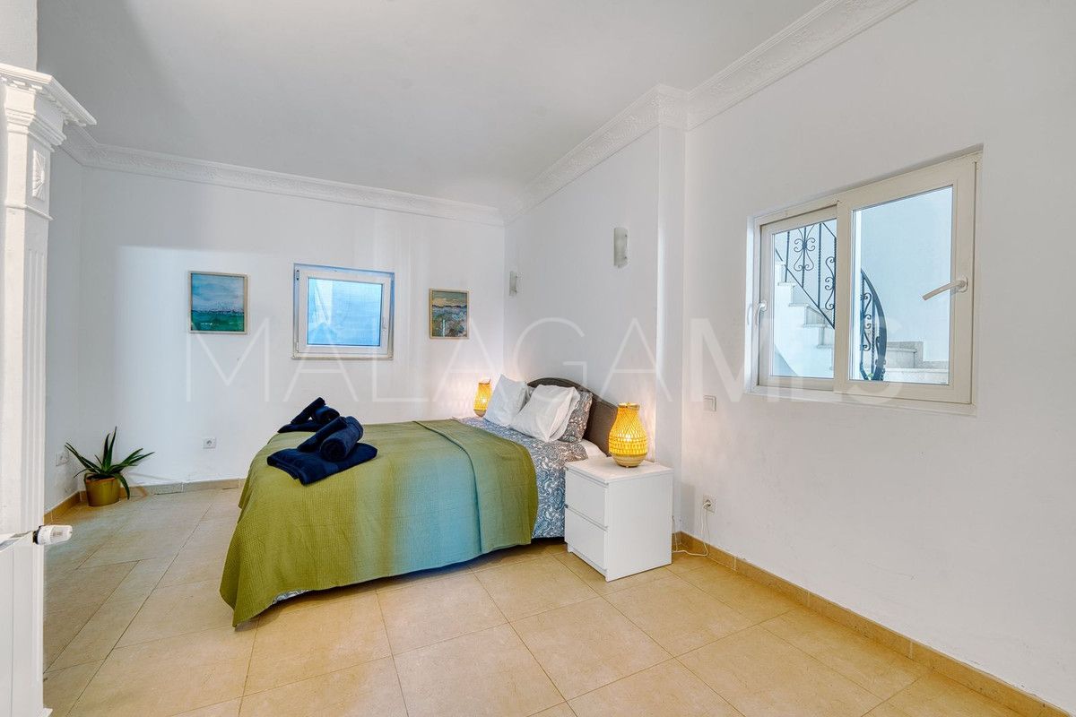 Villa for sale in Elviria