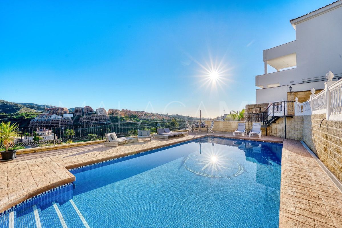 Villa for sale in Elviria