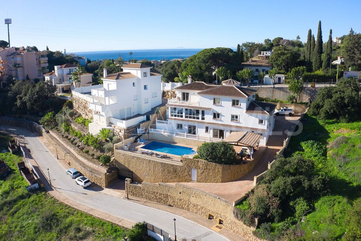 Villa for sale in Elviria