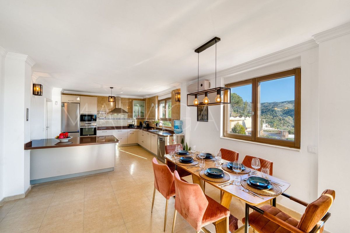 Villa for sale in Elviria
