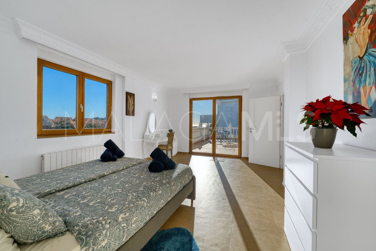 Villa for sale in Elviria
