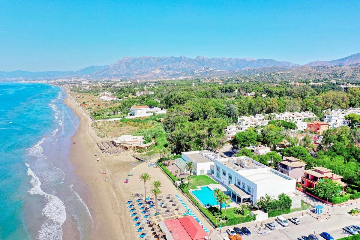 Apartamento planta baja for sale with 3 bedrooms in Elviria