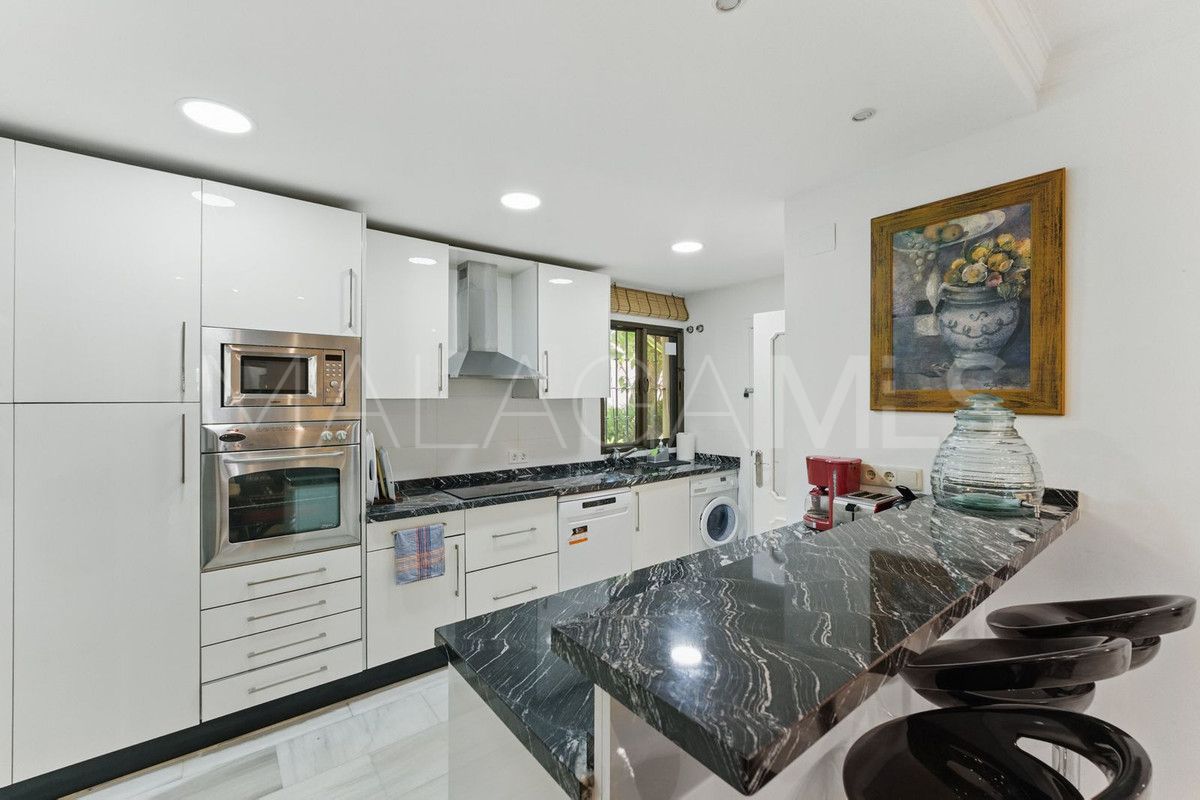 Apartamento planta baja for sale with 3 bedrooms in Elviria