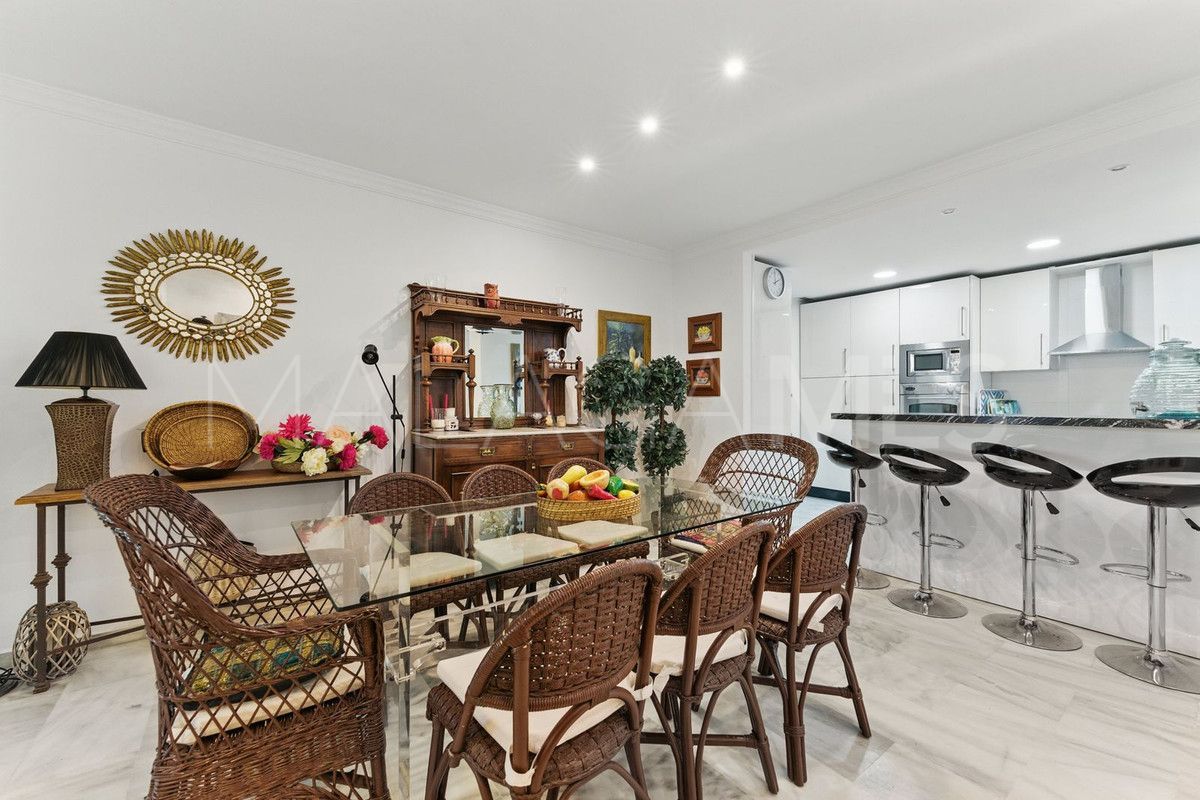 Apartamento planta baja for sale with 3 bedrooms in Elviria