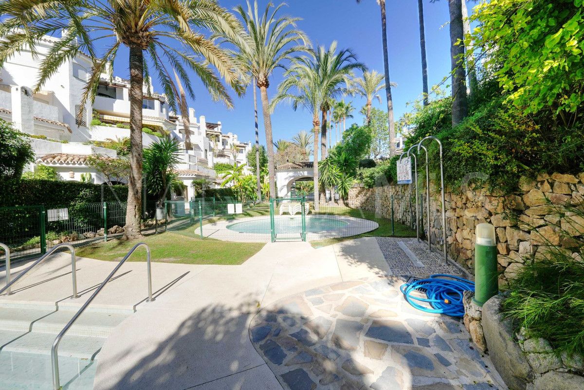 Apartamento planta baja for sale with 3 bedrooms in Elviria