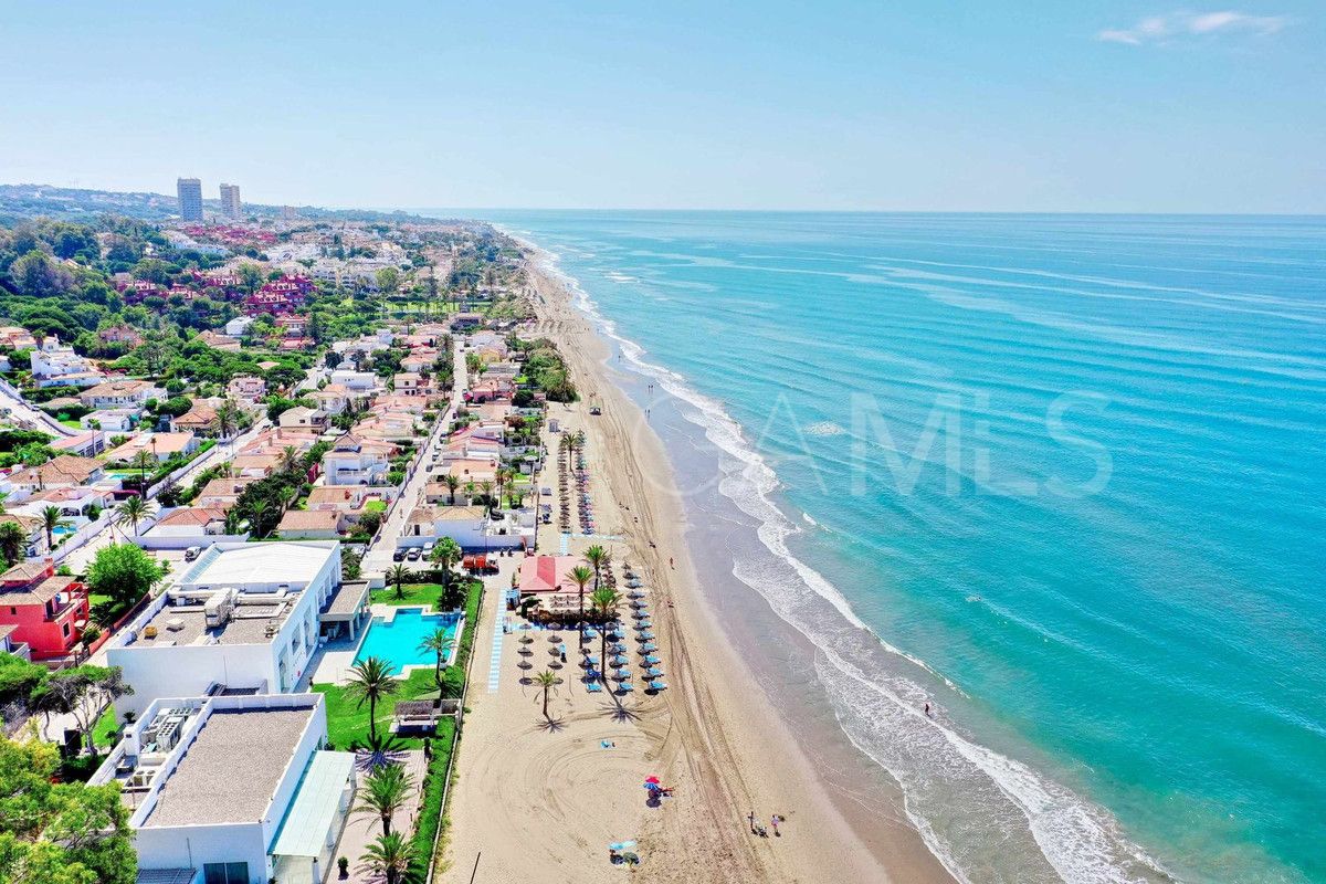 Apartamento planta baja for sale with 3 bedrooms in Elviria