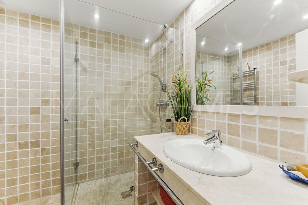 Apartamento planta baja for sale with 3 bedrooms in Elviria