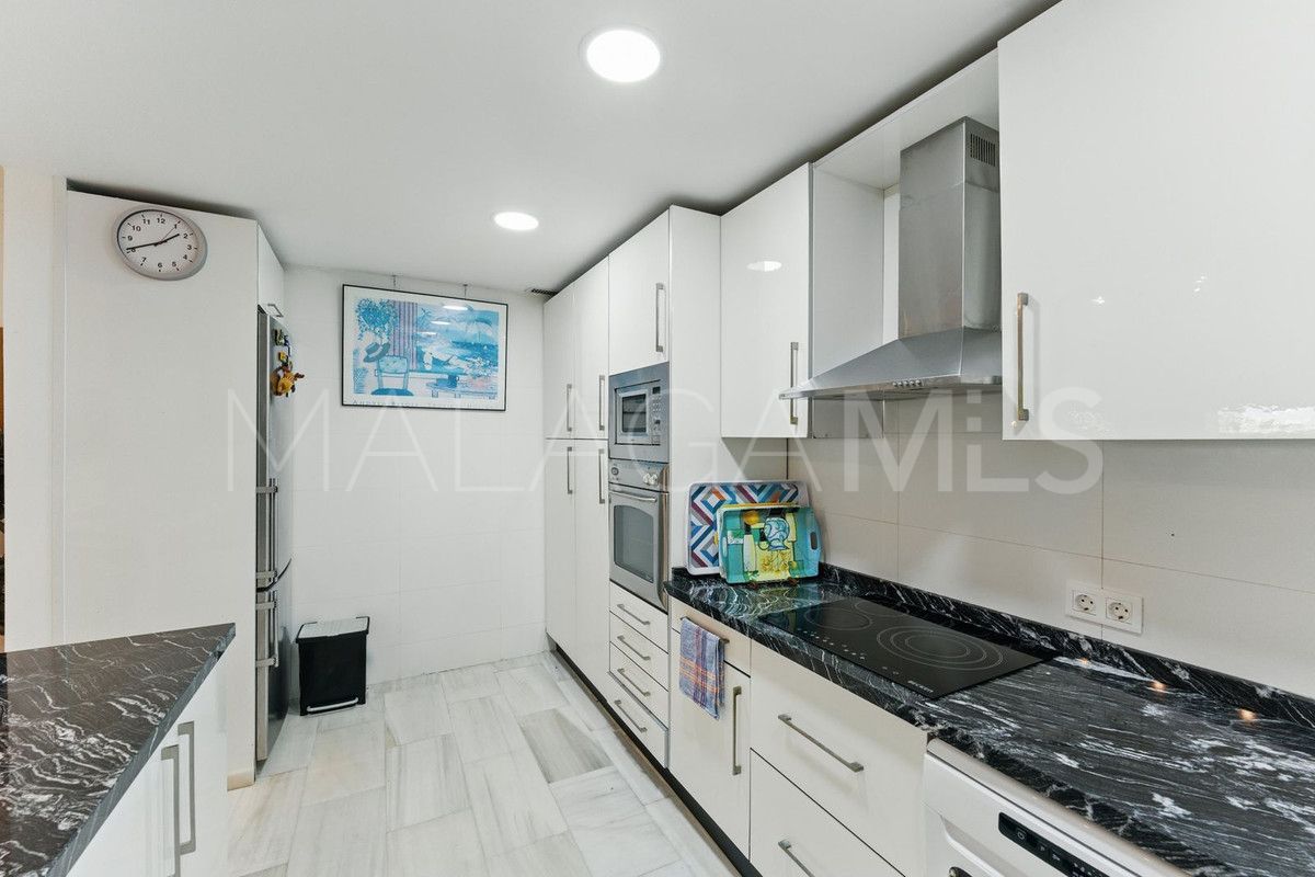 Apartamento planta baja for sale with 3 bedrooms in Elviria