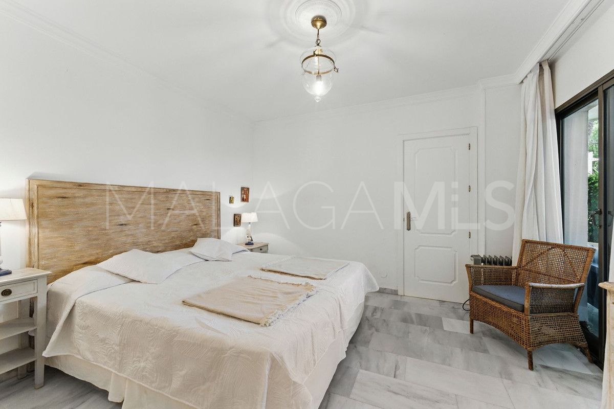 Apartamento planta baja for sale with 3 bedrooms in Elviria