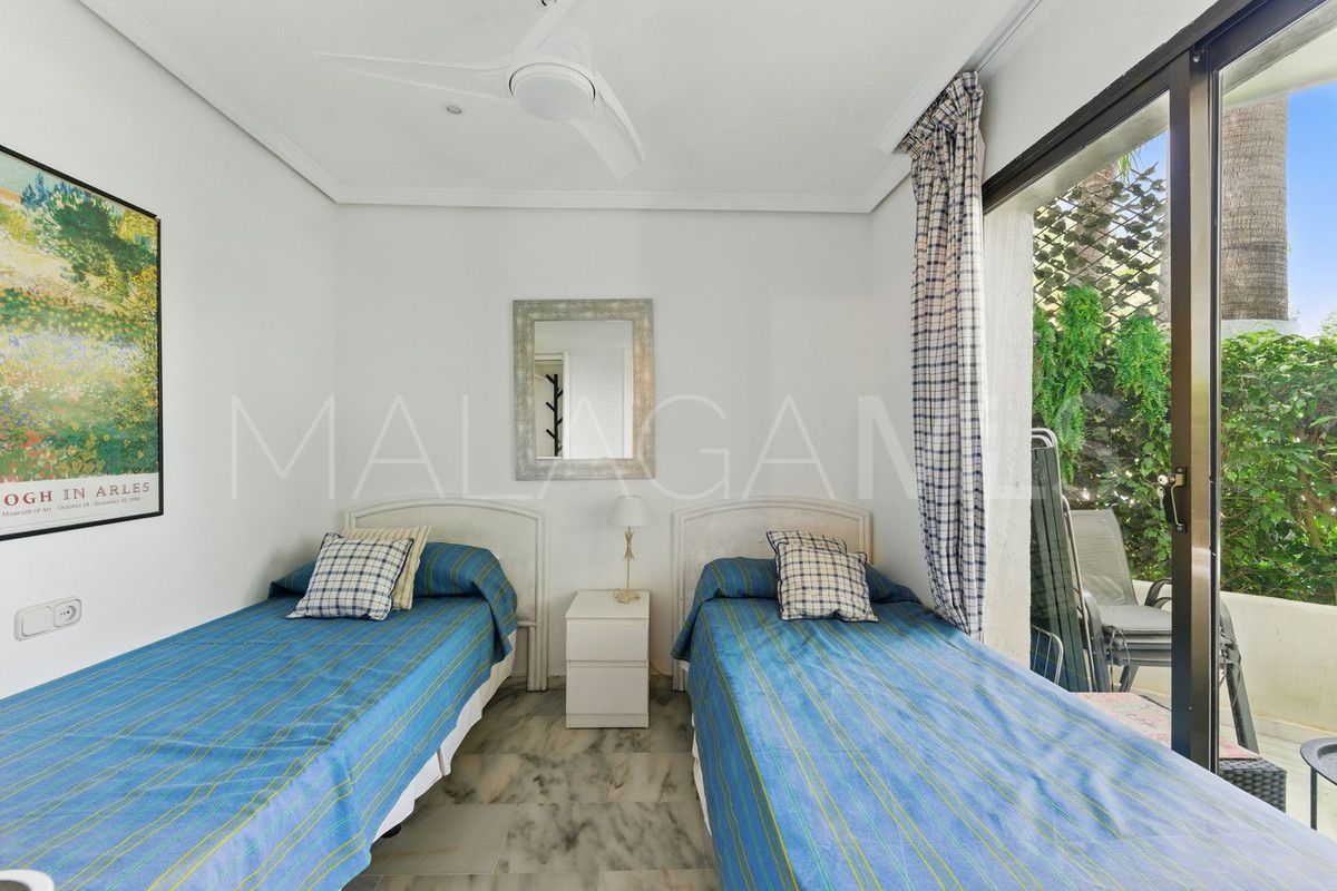 Apartamento planta baja for sale with 3 bedrooms in Elviria