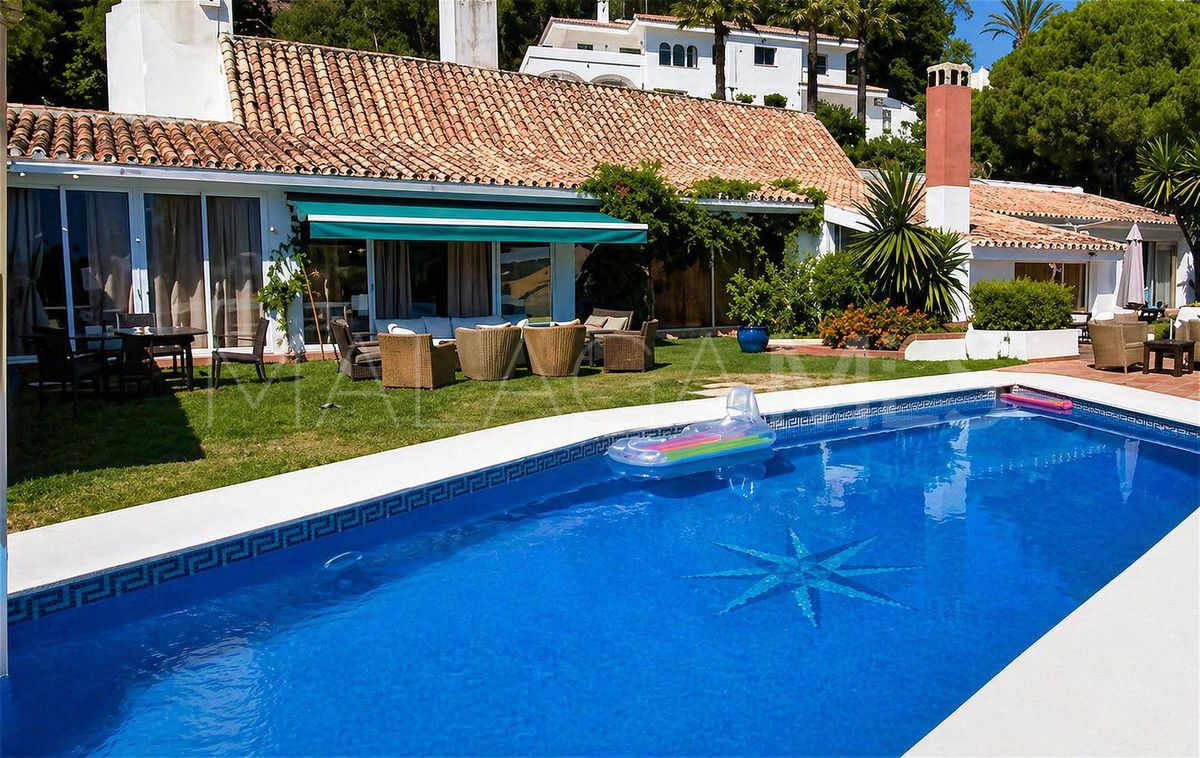 Villa for sale in Nueva Andalucia