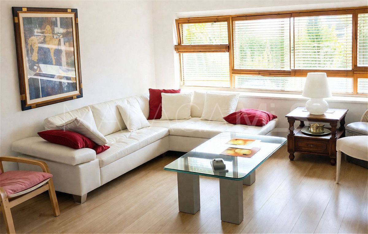 Villa for sale in Nueva Andalucia