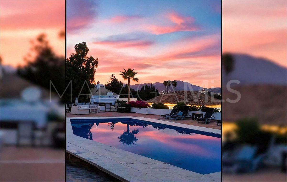 Villa for sale in Nueva Andalucia