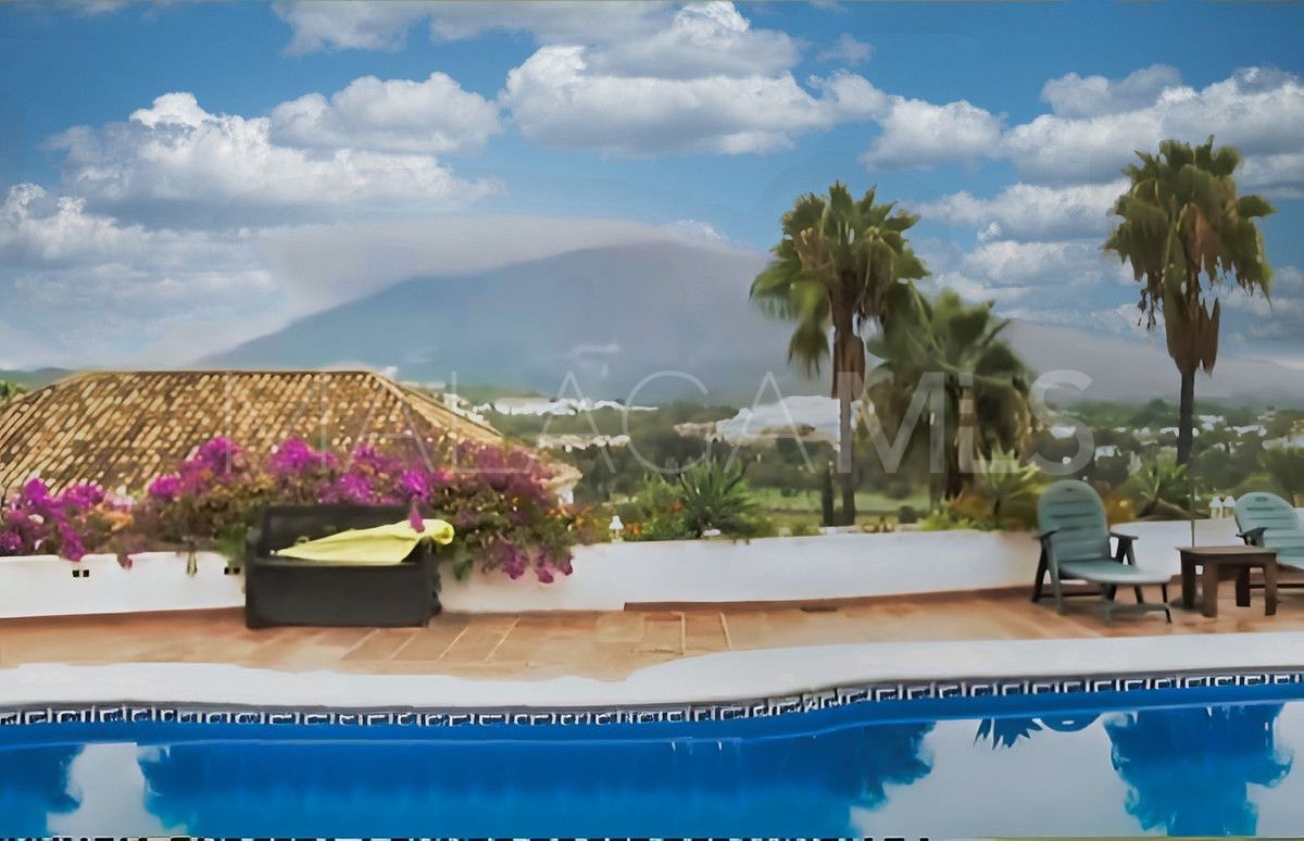 Villa for sale in Nueva Andalucia