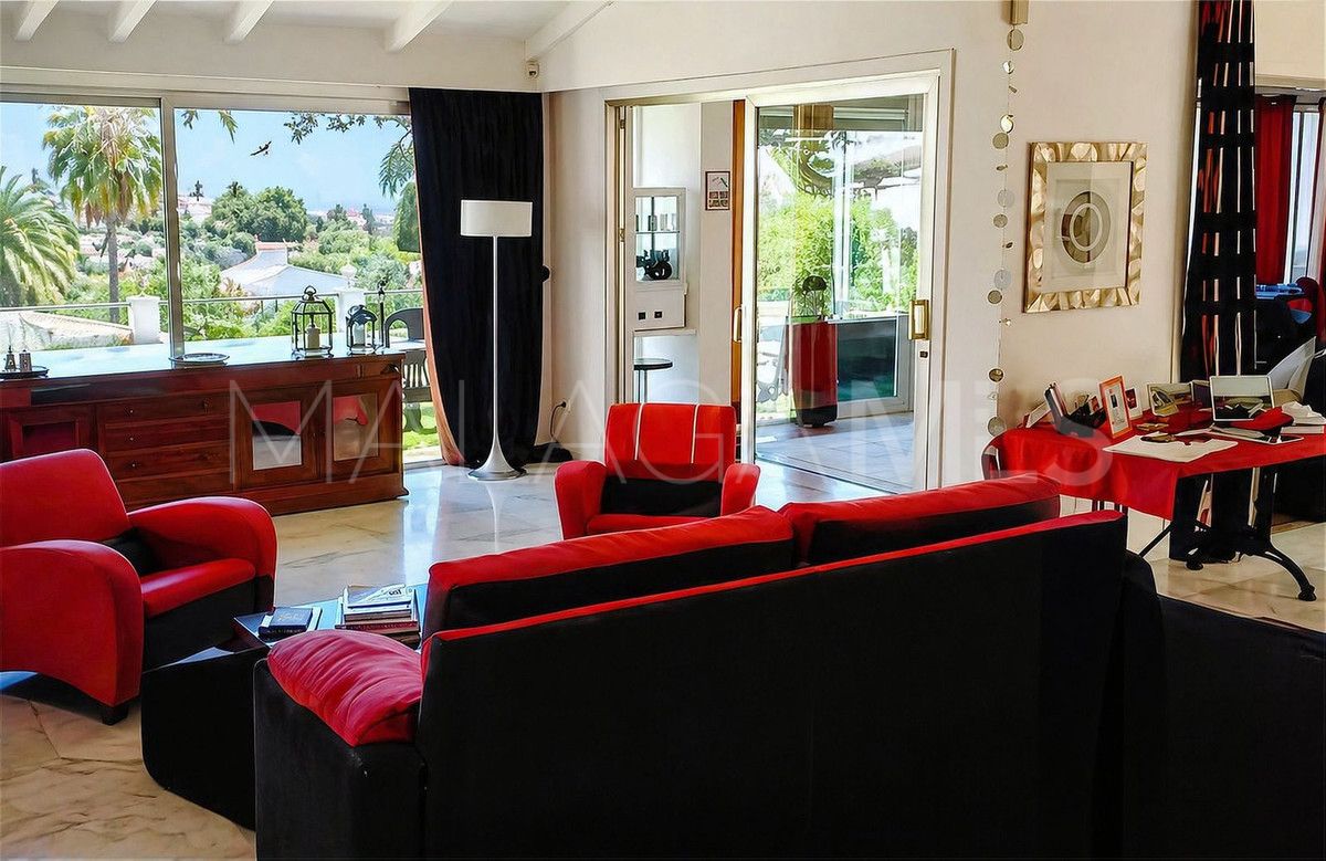 Villa for sale in Nueva Andalucia