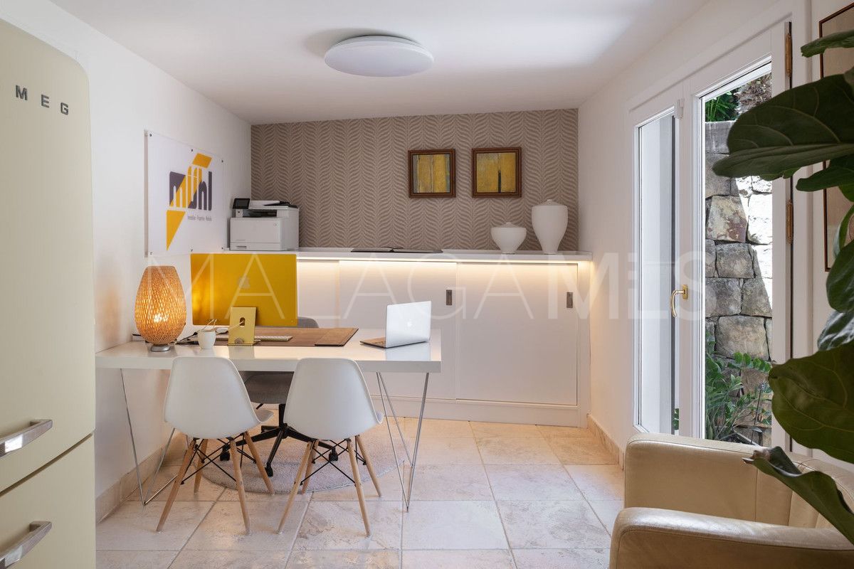 Buy villa de 3 bedrooms in Benahavis